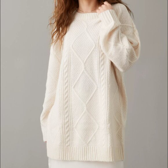 American Eagle Cable Knit Oversized Sweater - Picture 3 of 13